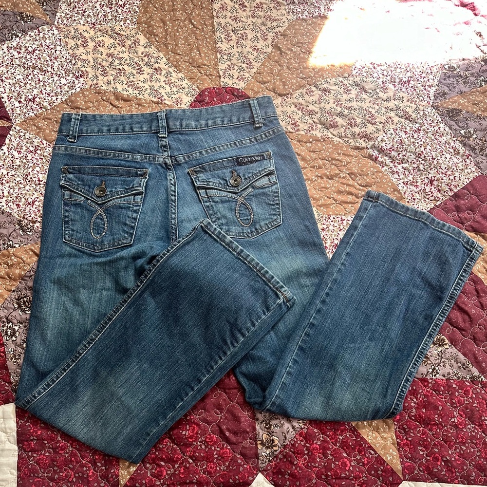 CALVIN KLEIN Straight Leg Low Rise
Medium Wash Blue Denim Jeans